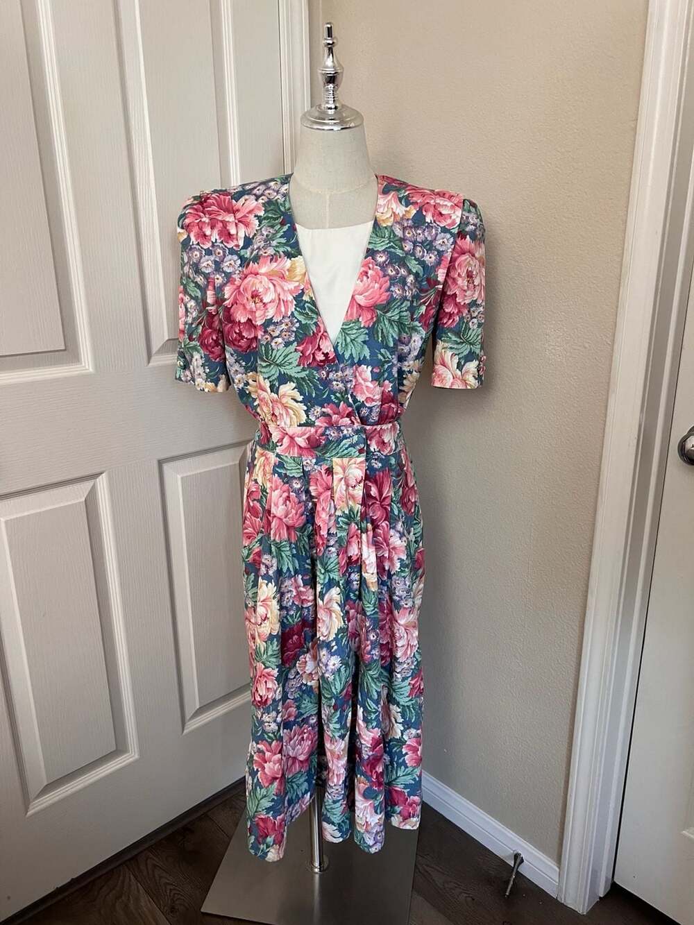 R.E.O. Originals Vintage Floral Wrap Midi Dress Size Medium